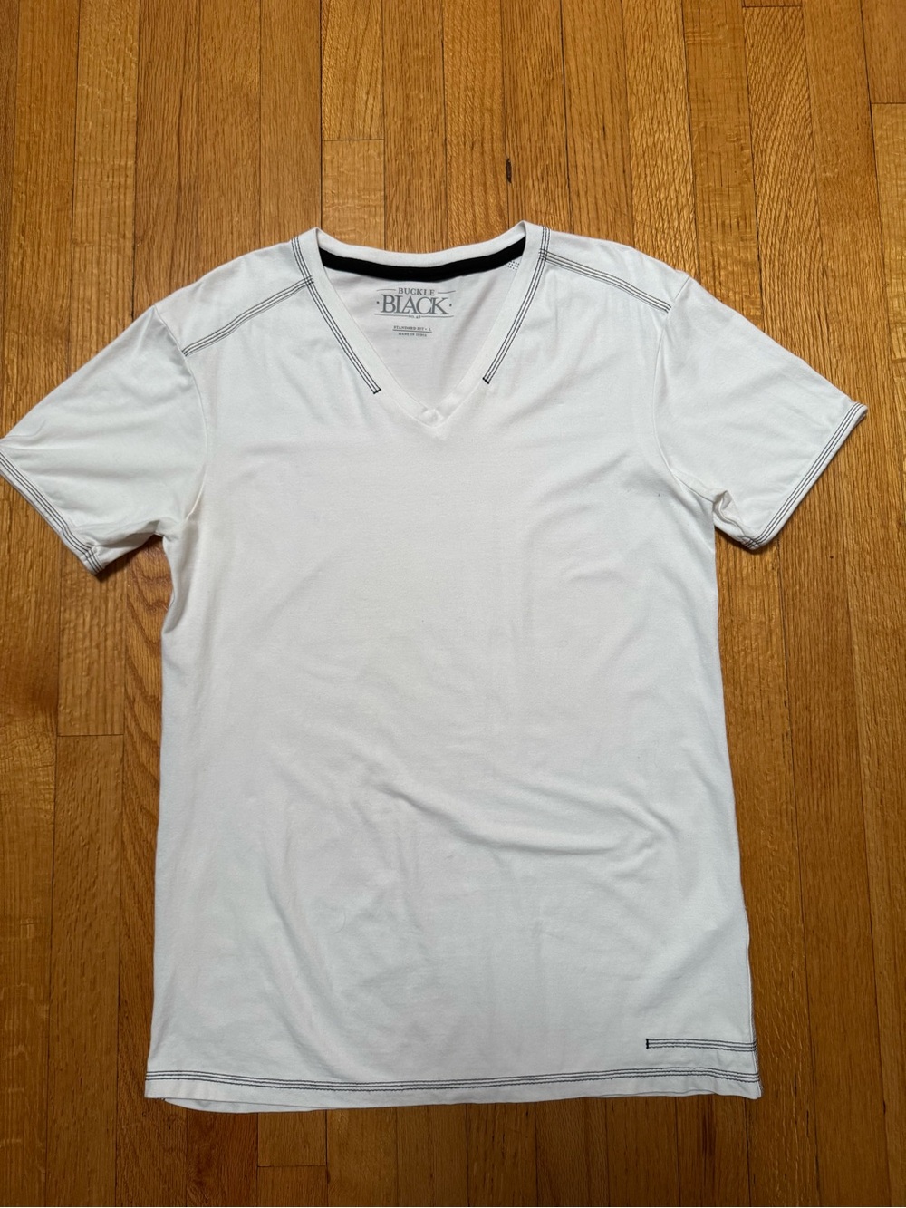 Buckle Black Men’s V-Neck T-Shirt White Contrast Stitch Size L Y2K Style Skater